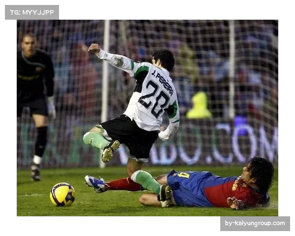 巴黎前场四人组换位频繁 通过交叉跑动撕扯对手防线